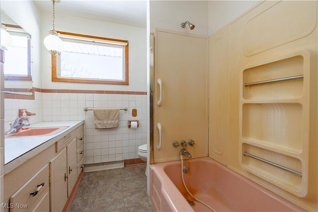 1945 Fairbrook Avenue NE, East Canton, OH 44730