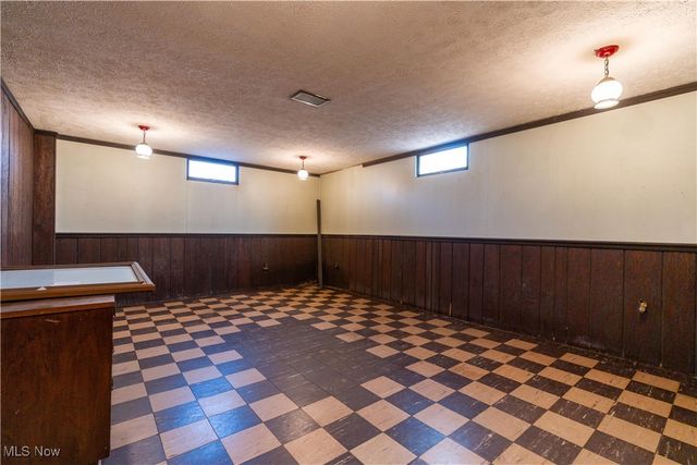 1945 Fairbrook Avenue NE, East Canton, OH 44730