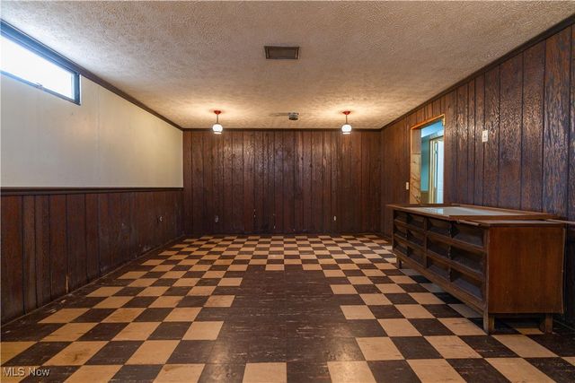 1945 Fairbrook Avenue NE, East Canton, OH 44730