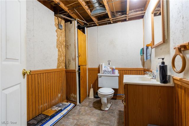 1945 Fairbrook Avenue NE, East Canton, OH 44730