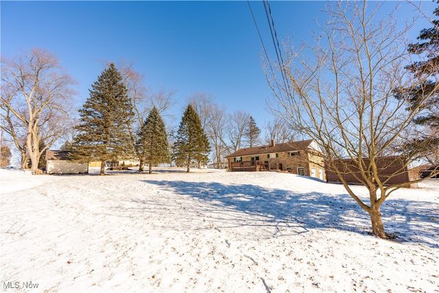 1945 Fairbrook Avenue NE, East Canton, OH 44730