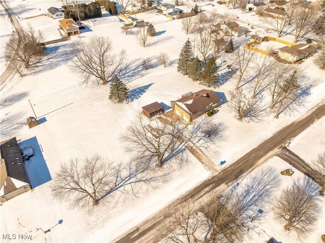 1945 Fairbrook Avenue NE, East Canton, OH 44730