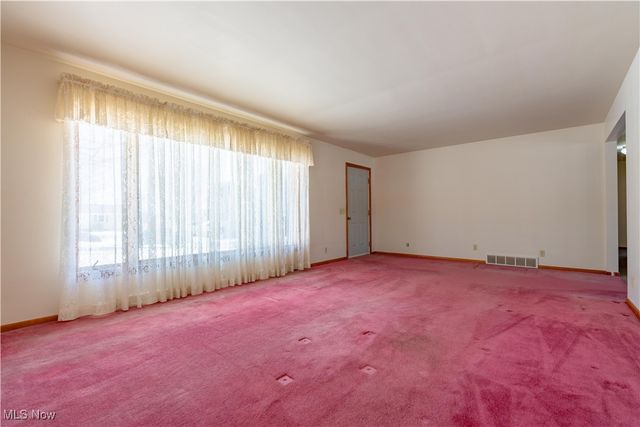 1945 Fairbrook Avenue NE, East Canton, OH 44730