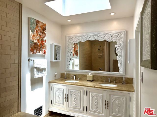 1901 Westholme Avenue, Los Angeles, CA 90025