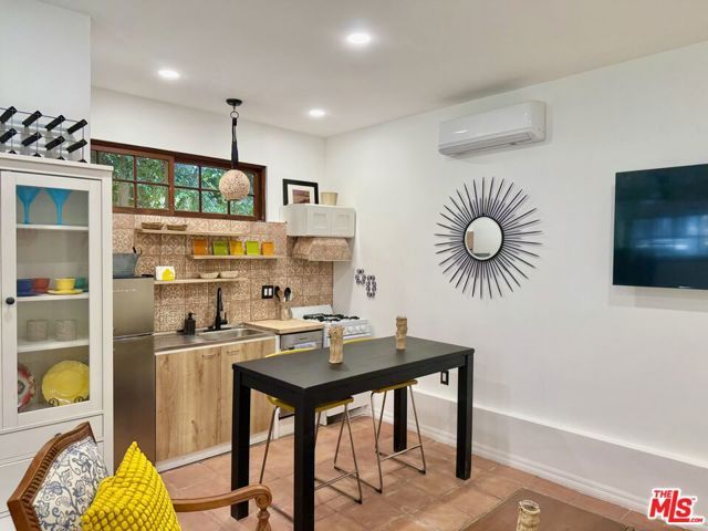 1901 Westholme Avenue, Los Angeles, CA 90025