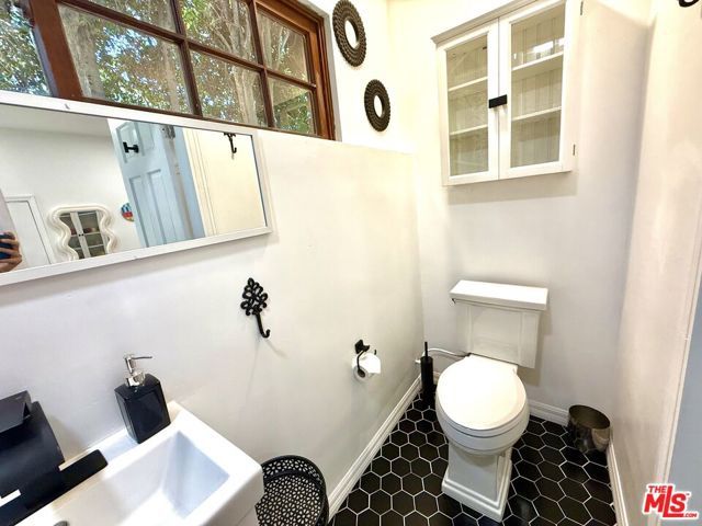 1901 Westholme Avenue, Los Angeles, CA 90025