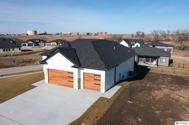 8700 Honeybee Lane, Lincoln, NE 68526