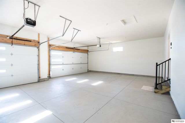 8700 Honeybee Lane, Lincoln, NE 68526