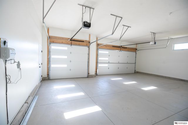 8700 Honeybee Lane, Lincoln, NE 68526