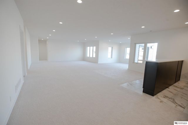 8700 Honeybee Lane, Lincoln, NE 68526