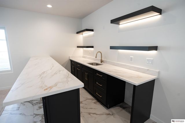 8700 Honeybee Lane, Lincoln, NE 68526