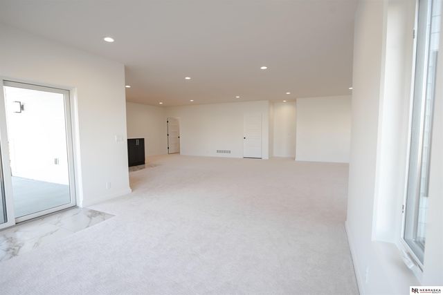 8700 Honeybee Lane, Lincoln, NE 68526