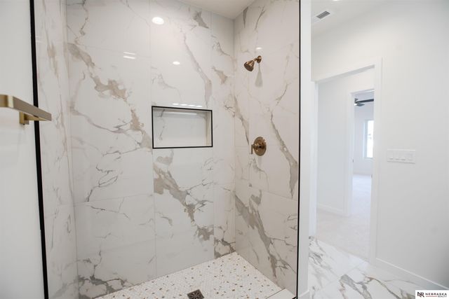 8700 Honeybee Lane, Lincoln, NE 68526