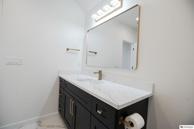 8700 Honeybee Lane, Lincoln, NE 68526