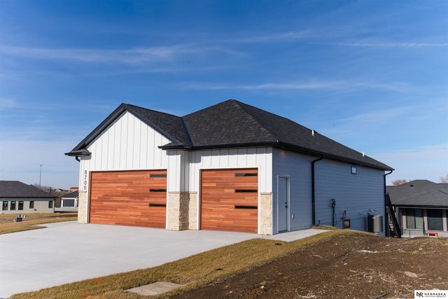 8700 Honeybee Lane, Lincoln, NE 68526