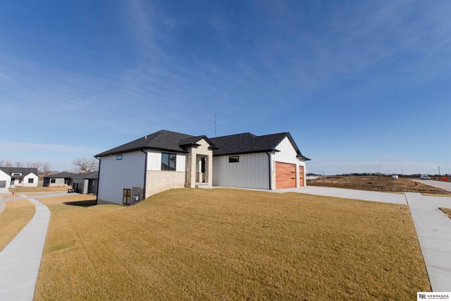 8700 Honeybee Lane, Lincoln, NE 68526