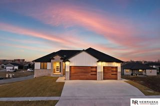 8700 Honeybee Lane, Lincoln, NE 68526