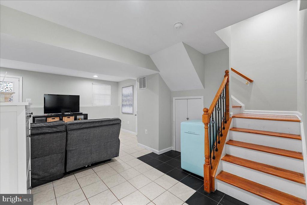 6201 BELLA DR, Centreville, VA 20121