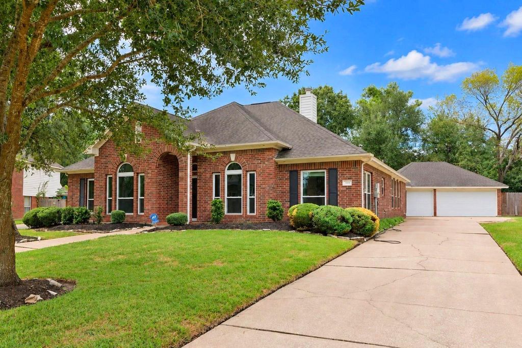 304 Melodywood Drive, Friendswood, TX 77546