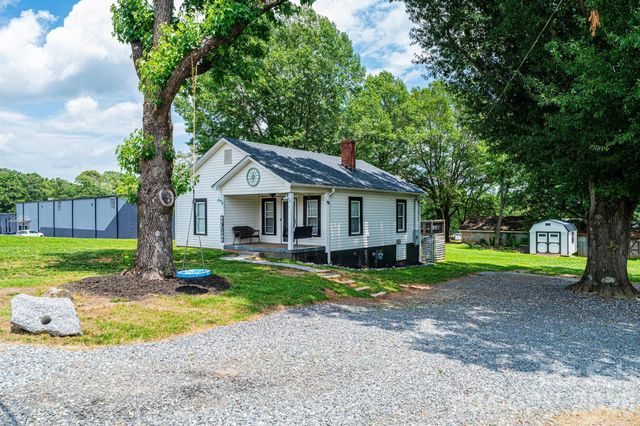 1460 17th Street NE, Hickory, NC 28601