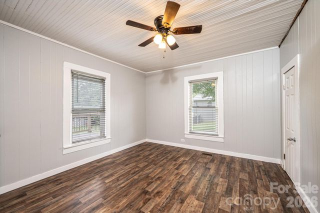 1460 17th Street NE, Hickory, NC 28601