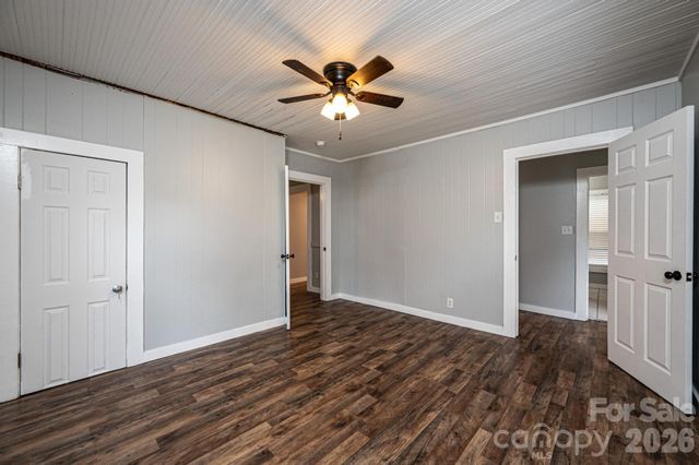1460 17th Street NE, Hickory, NC 28601