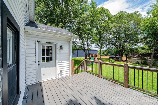 1460 17th Street NE, Hickory, NC 28601