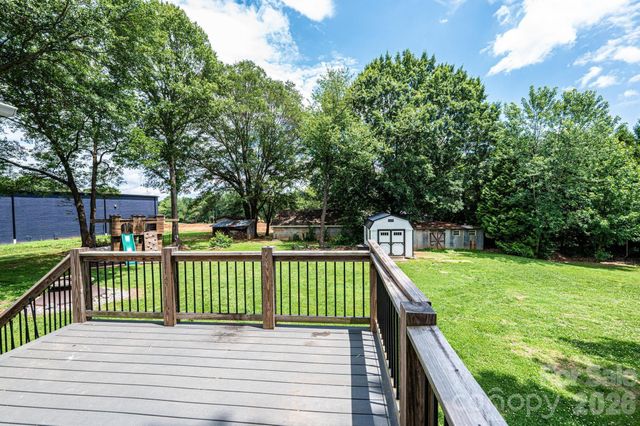 1460 17th Street NE, Hickory, NC 28601