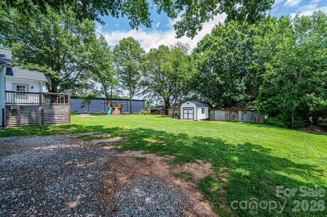1460 17th Street NE, Hickory, NC 28601