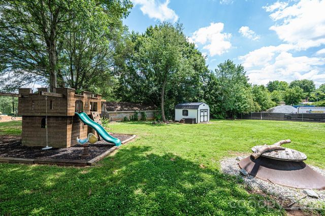 1460 17th Street NE, Hickory, NC 28601