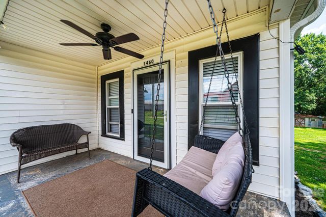 1460 17th Street NE, Hickory, NC 28601