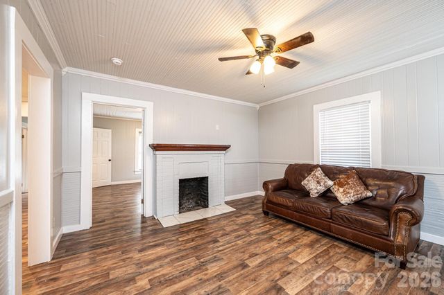1460 17th Street NE, Hickory, NC 28601