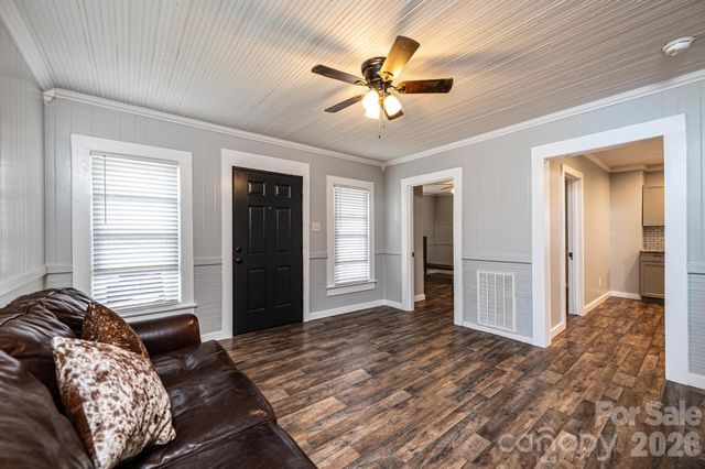 1460 17th Street NE, Hickory, NC 28601