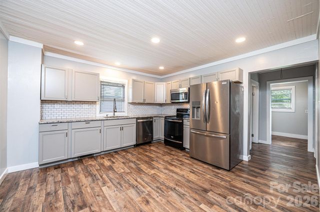 1460 17th Street NE, Hickory, NC 28601