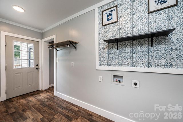 1460 17th Street NE, Hickory, NC 28601