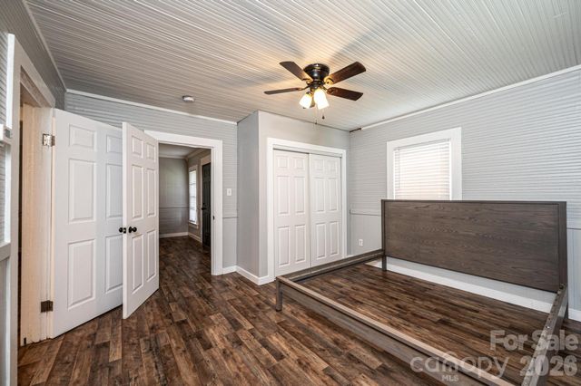 1460 17th Street NE, Hickory, NC 28601