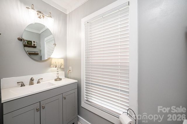 1460 17th Street NE, Hickory, NC 28601