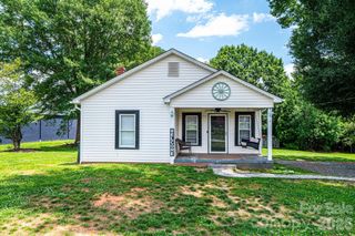 1460 17th Street NE, Hickory, NC 28601