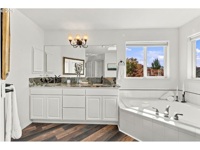 16283 Sw STAHL Dr, Portland, OR 97223