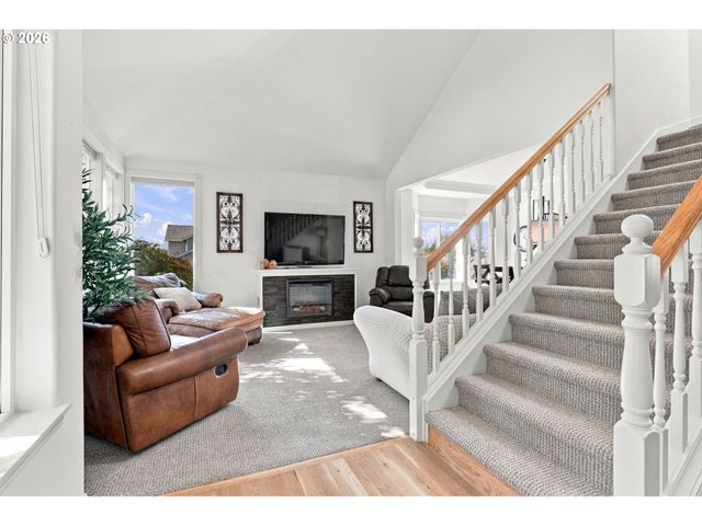 16283 Sw STAHL Dr, Portland, OR 97223