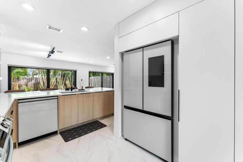 Image 14 of property listing at 541 N Ocean Boulevard 5610, Boca Raton, FL 33432