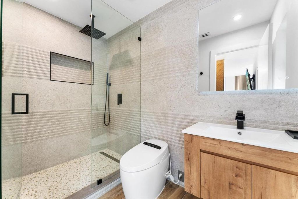 Image 20 of property listing at 541 N Ocean Boulevard 5610, Boca Raton, FL 33432