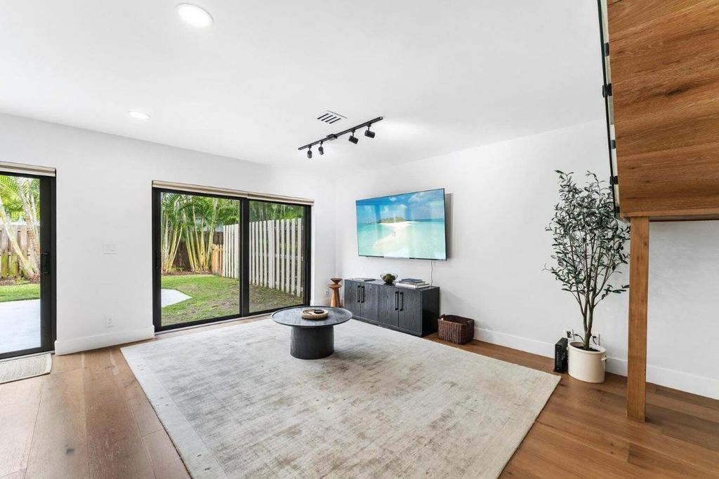 Image 21 of property listing at 541 N Ocean Boulevard 5610, Boca Raton, FL 33432