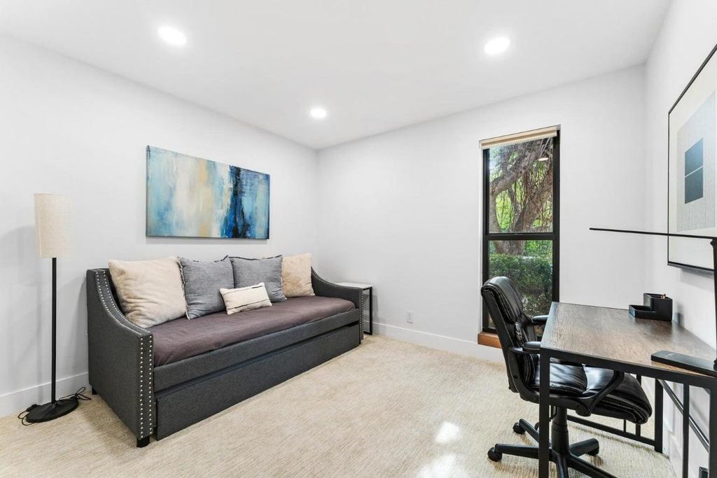 Image 7 of property listing at 541 N Ocean Boulevard 5610, Boca Raton, FL 33432