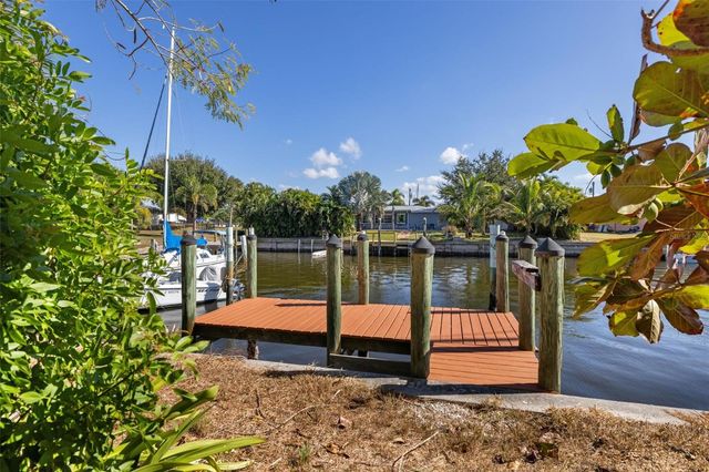 105 COUSLEY DRIVE SE, Port Charlotte, FL 33952