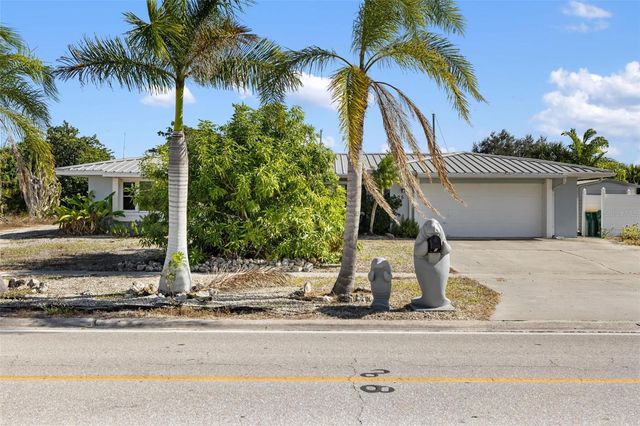 105 COUSLEY DRIVE SE, Port Charlotte, FL 33952