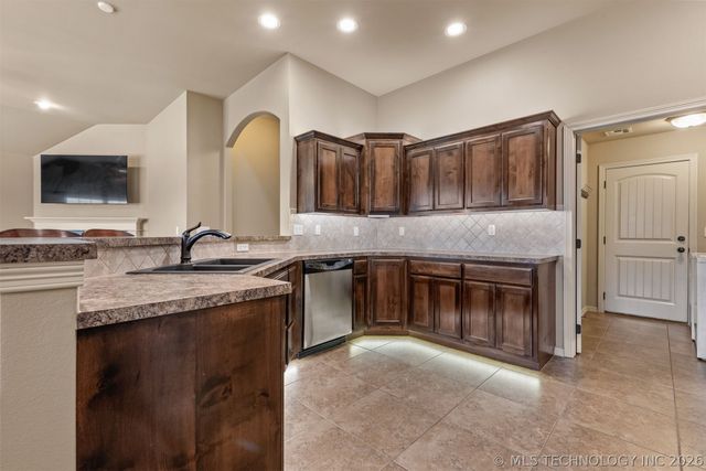 1228 E 134th Street, Glenpool, OK 74033