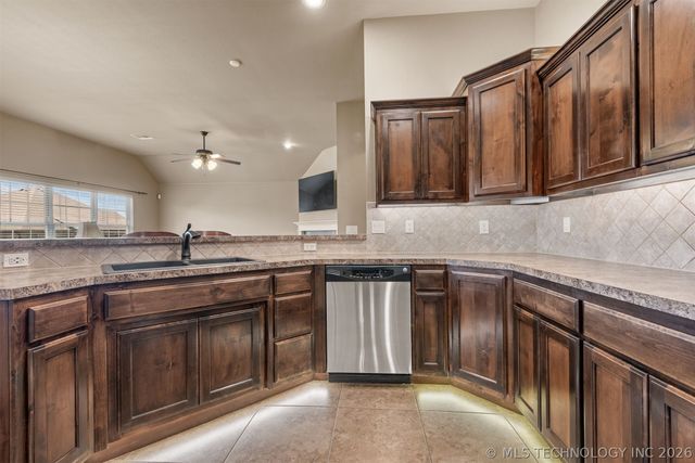 1228 E 134th Street, Glenpool, OK 74033