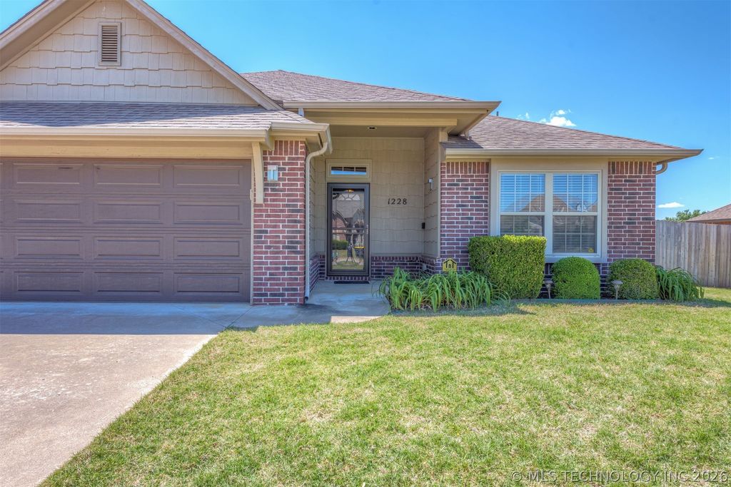 1228 E 134th Street, Glenpool, OK 74033