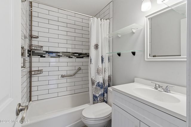 55 Hyannis Street, Toms River, NJ 08757